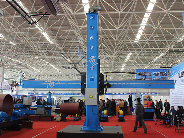 焊接操作機(jī)的分類(lèi)與構(gòu)成裝置